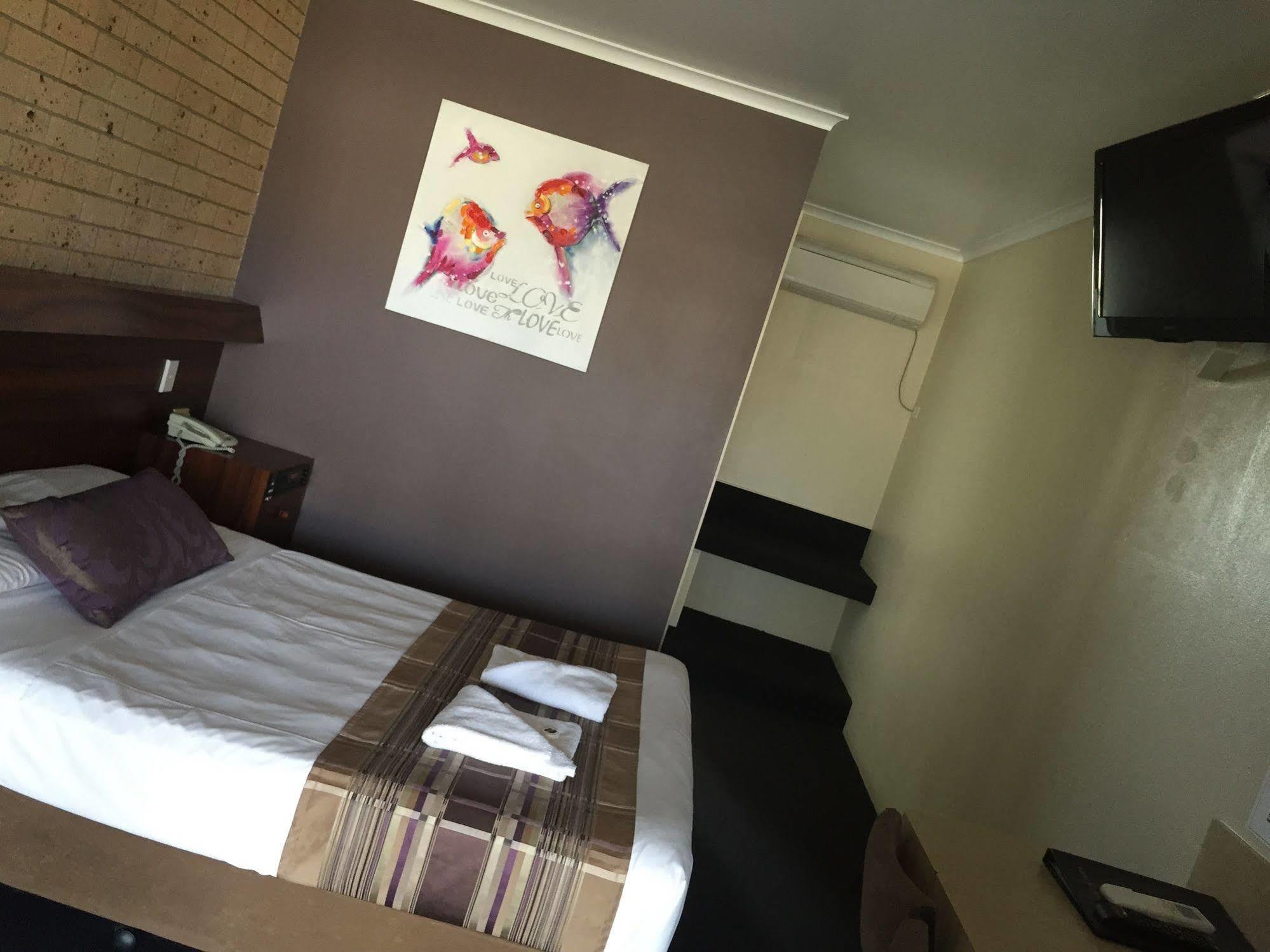 Sarina Motor Inn 외부 사진